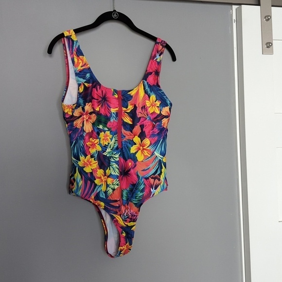 Other - Vintage floral bathing suit. No brand. Zipper front. Women's XL bathing suit.